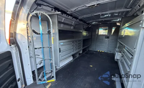 2023 Chevrolet Express G2500 из США, поврежденный, VIN 1GCWGAFP4P1176442